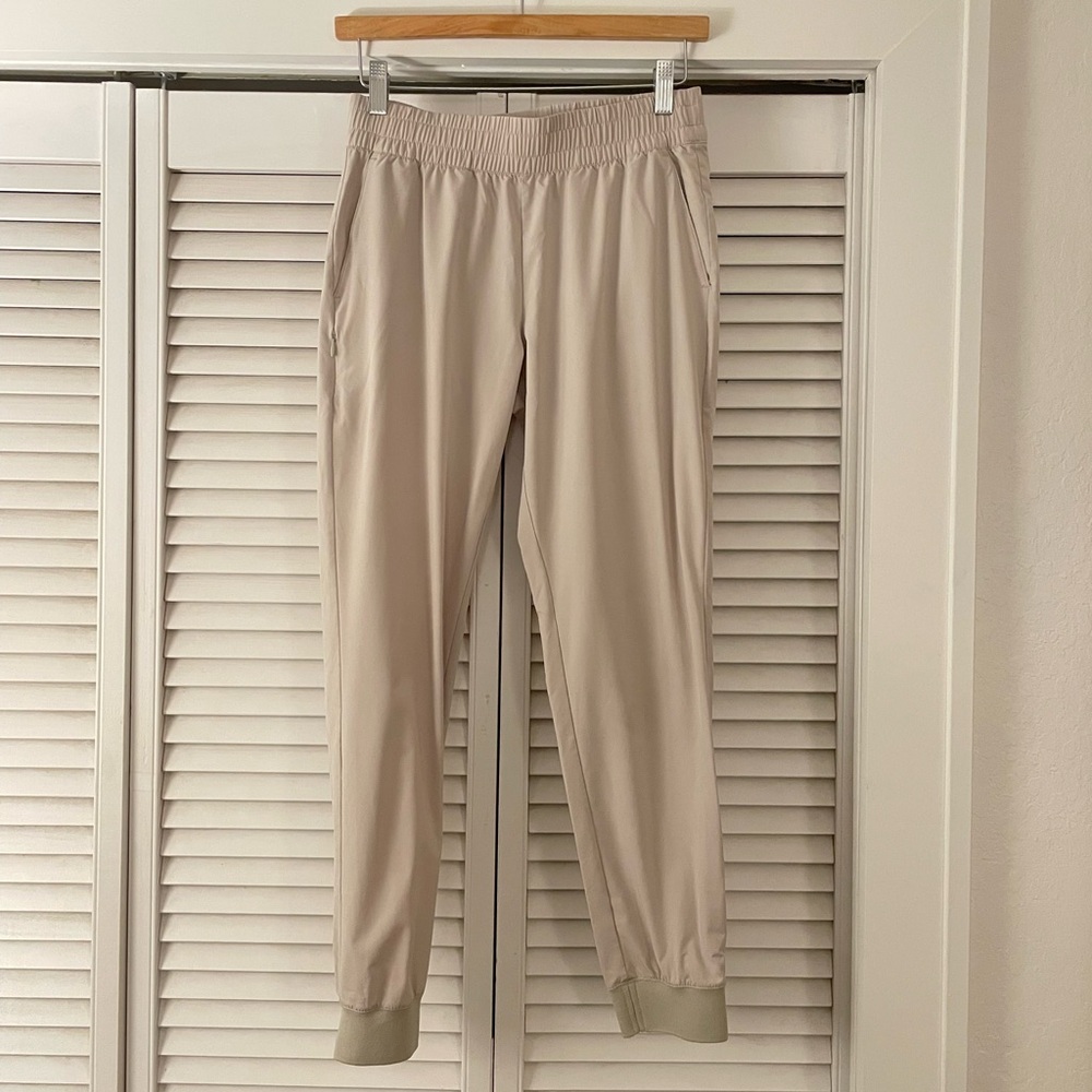 Banana Republic BR Standard Beige Flyweight Joggers XS